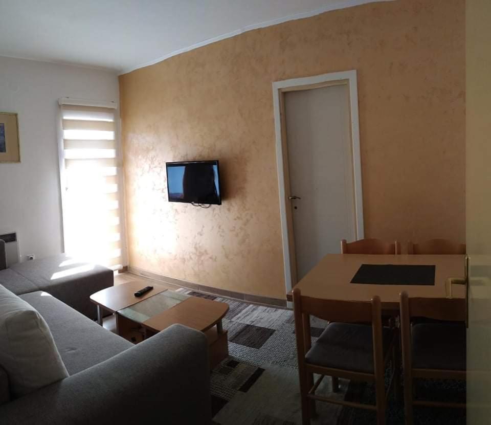Apartman Gogi Hotel ซลาตีบอร์ ภายนอก รูปภาพ