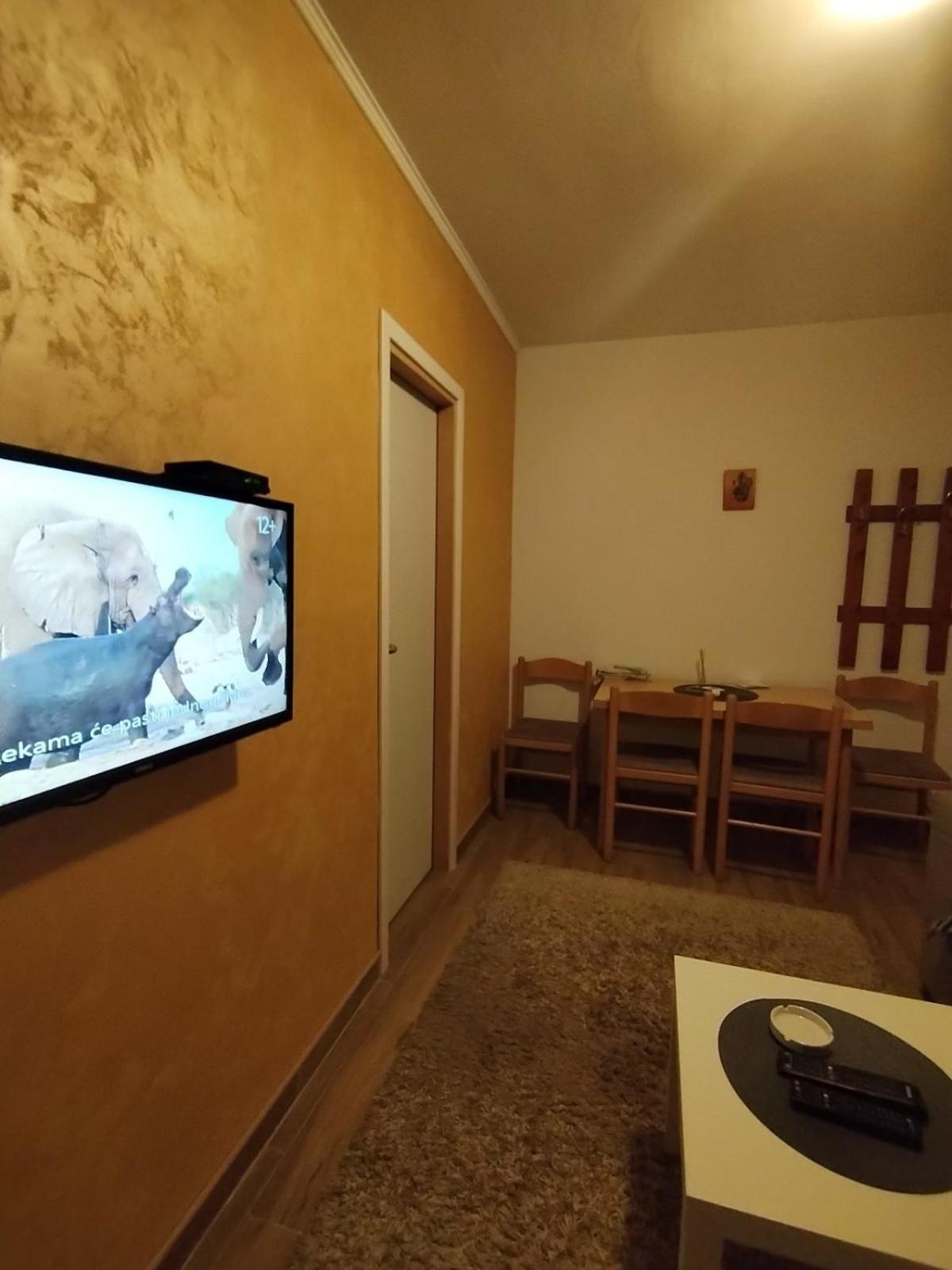 Apartman Gogi Hotel ซลาตีบอร์ ภายนอก รูปภาพ