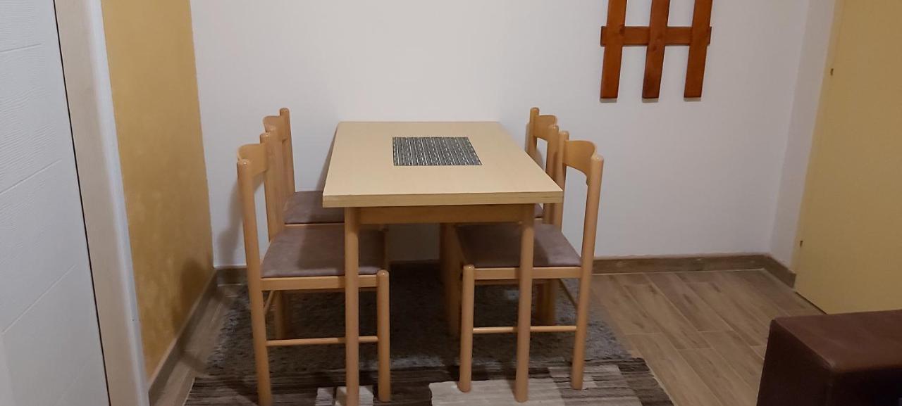 Apartman Gogi Hotel ซลาตีบอร์ ภายนอก รูปภาพ